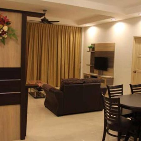 קמרון היילנדס Crown Imperial Court Apartment מראה חיצוני תמונה