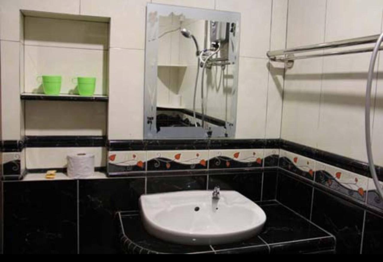 קמרון היילנדס Crown Imperial Court Apartment מראה חיצוני תמונה