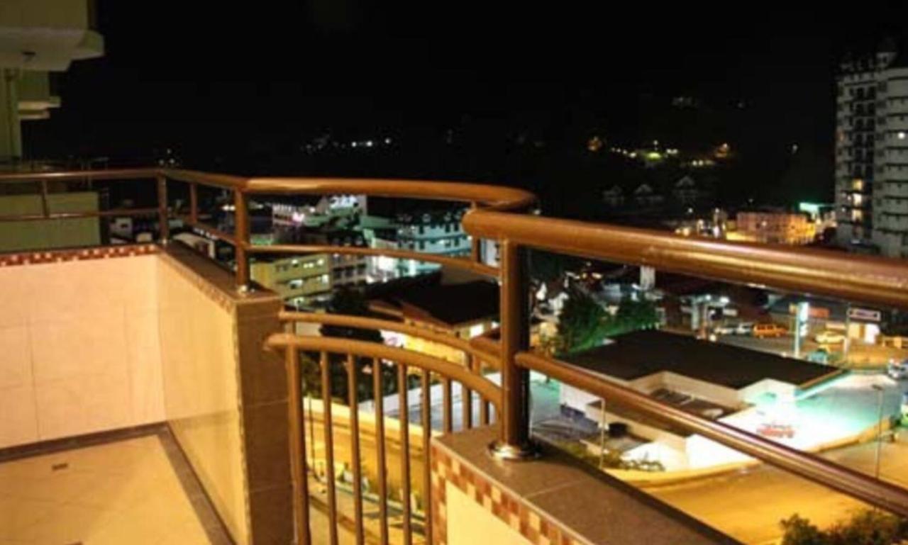 קמרון היילנדס Crown Imperial Court Apartment מראה חיצוני תמונה